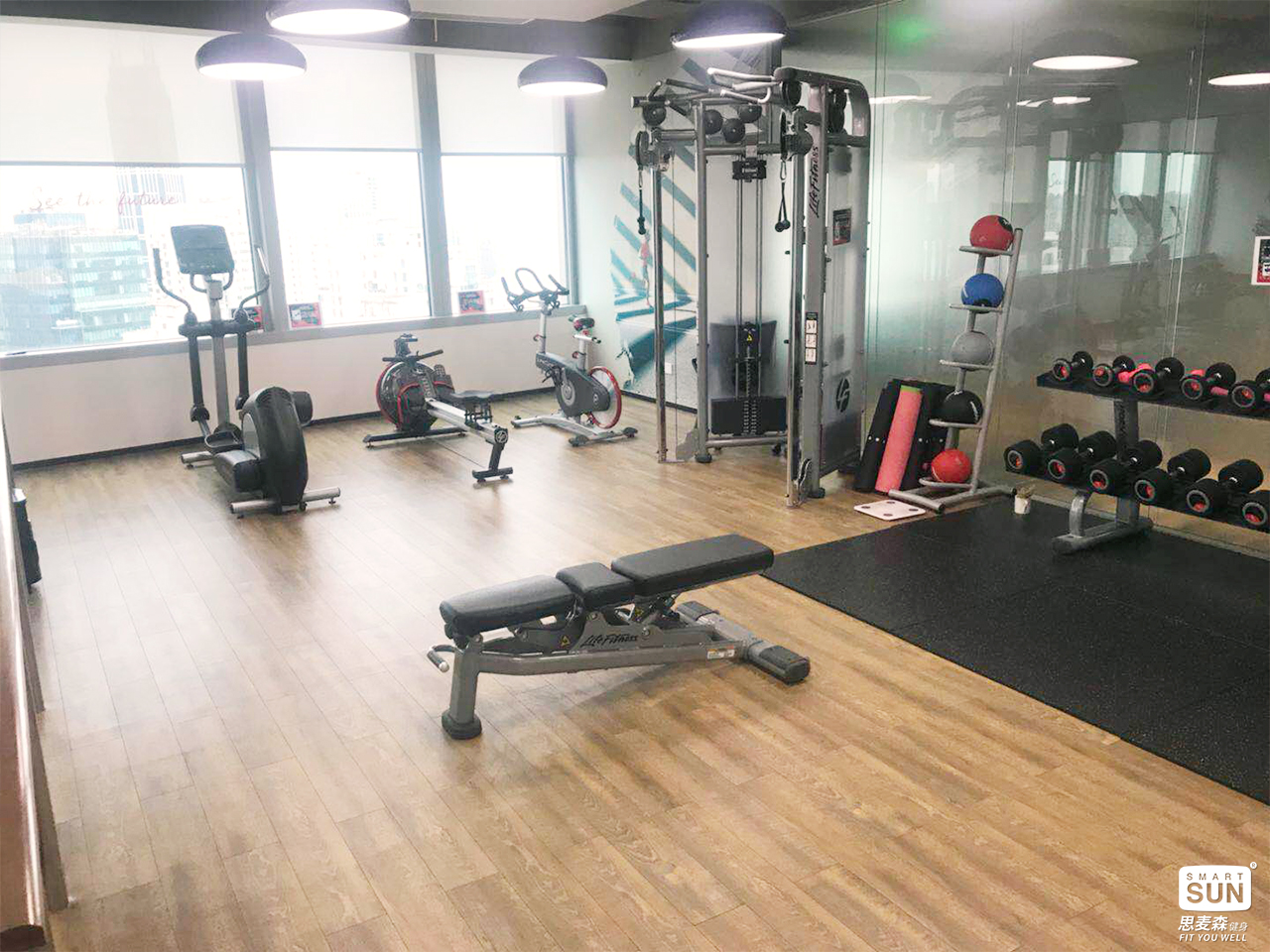 世界500強房(fáng)地(dì)産領域專業(yè)服務和(hé)投資管理(lǐ)企業(yè)健身(shēn)中心